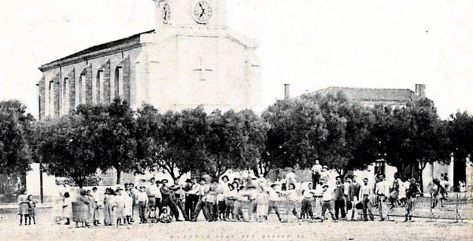 2308- Lourmel - Place et Eglise2.jpg